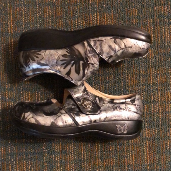Alegria PG Lite Kaitlyn Black Patina Leather MaryJane Clog/Size: 37, (US 7/7.5) - Picture 4 of 11